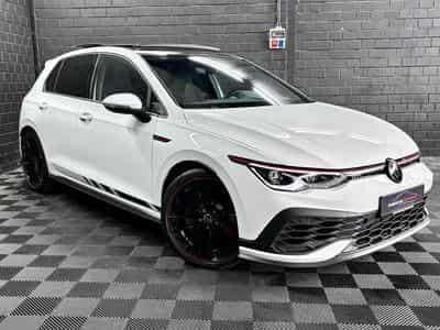 VW Golf GTI Clubsport 2.0 TSI 300 CV DSG7 *DCC* AKRA* MATRIX *PANO* (2023) - Foto 3