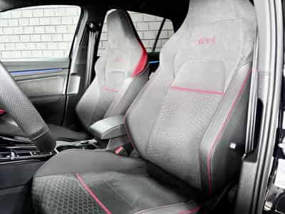 VW Golf GTI Clubsport 2.0 TSI 300 CV DSG7 *BLACK PACK*ACC* *CAM* (2024) - Foto 6
