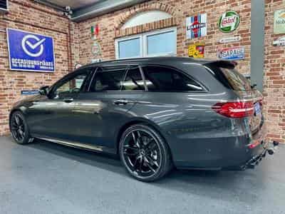 Mercedes C 63 AMG (2024) - Photo 2