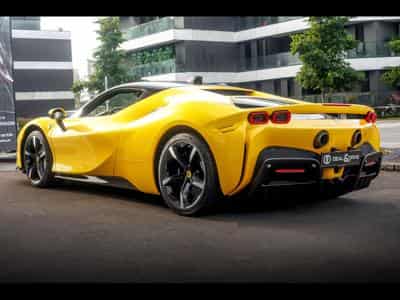 Ferrari SF90 STRADALE GIALLO 3 STRATO CARBON BLEU (2022) - Photo 3