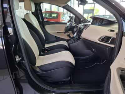 Lancia Ypsilon 1.2 1HAND, BLUETOOTH, PDC AV+ARR., (2015) - Foto 8