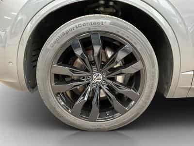 VW Touareg R-Line+V6+4M+DSG+Black-Style+Pano+AHK+Stand-H.+Luft. (2021) - Foto 8