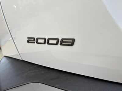 PEUGEOT 2008 1.2 100ch S&S Allure (2024) - Foto 6
