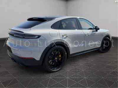 Porsche Cayenne Turbo E-Hybrid Coupé avec Pack GT (2026) - Photo 4
