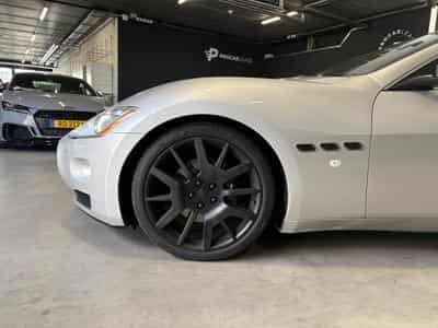 Maserati GranTurismo MASERATI GRANTURISMO 4.2 V8 405 CV/GPS/CUIR/Xénon/ (2009) - Photo 12