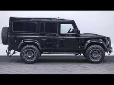 Land-Rover Defender 110 TD4 SVX AWD (2008) - Photo 4