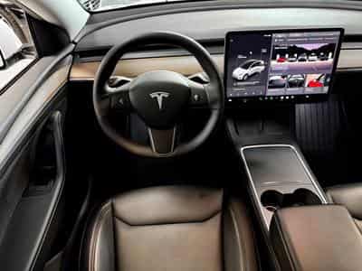 Tesla Model Y RWD (2023) - Photo 11