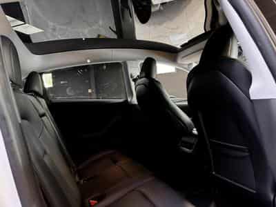 Tesla Model Y RWD (2023) - Photo 14
