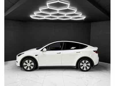 Tesla Model Y RWD (2023) - Photo 2