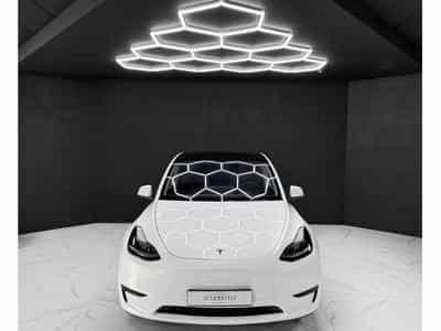 Tesla Model Y RWD (2023) - Photo 8