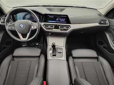 BMW 330 Touring 330e PHEV/S-CUIR/NAVI/FULL LED/JA17/PDC (2021) - Foto 8