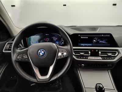 BMW 330 Touring 330e PHEV/S-CUIR/NAVI/FULL LED/JA17/PDC (2021) - Foto 9