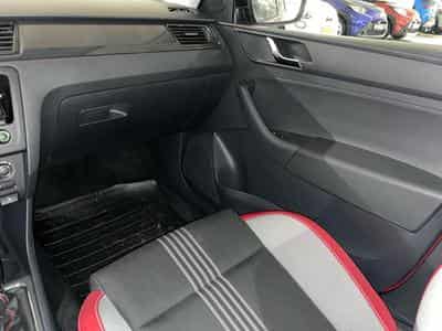 Skoda Rapid 1.6 TDI MONTE CARLO (2015) - Photo 9