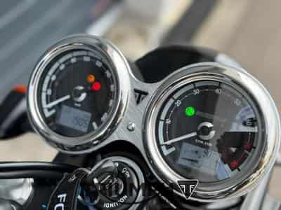 Triumph Bonneville BONNEVILLE T120 BLACK (2024) - Foto 8