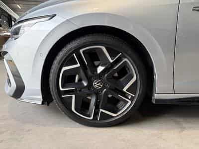 VW Golf Golf VIII Lim. 1.5 eTSI R-Line (2025) - Foto 9