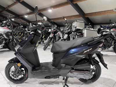 SYM Jet 4 RX 50 Classe A  25 Km/h DEBRIDER ET TOP CASE INCLUS (2026) - Photo 4