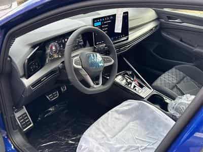 VW Golf R-Line Limited (2026) - Photo 9