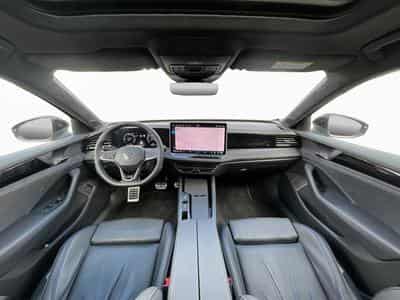VW Passat R-Line+DSG+PHEV+IQ-Drive+Pano+AHK (2025) - Photo 2