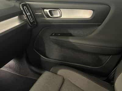 Volvo XC40 Black-Edition Plus (2025) - Photo 12