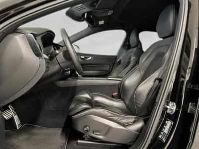 Volvo XC60 R-Design (2018) - Photo 10