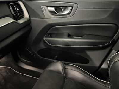 Volvo XC60 R-Design (2018) - Photo 12
