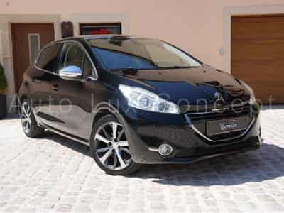 Peugeot 208 1.6 VTI 120 Féline 5 portes (2014) - Photo 2