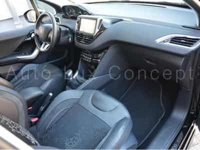 Peugeot 208 1.6 VTI 120 Féline 5 portes (2014) - Photo 6