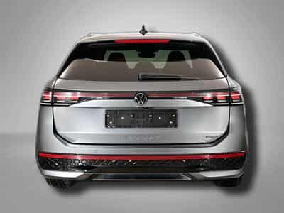 VW Passat Variant R-Line 2.0 TSI 7-Gang-DSG 4MOTION (2025) - Photo 4
