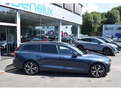Volvo V60 2.0 B4 Plus Dark Geartronic PANO CUIR MEMO CAM360 HARMAN 1°M (2025) - Photo 3