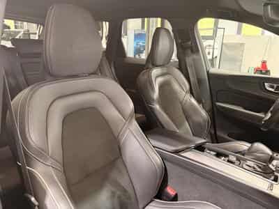 Volvo XC60 2.0 R-Design AWD 250HP (2019) - Photo 11