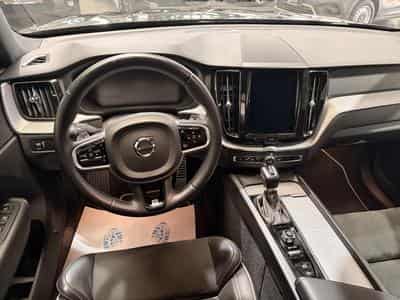 Volvo XC60 2.0 R-Design AWD 250HP (2019) - Photo 9
