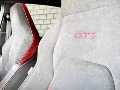 VW Golf GTI Clubsport 2.0 TSI 300CV DSG7 *PANO* MATRIX * HARMAN * CA (2024) - Foto 8