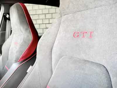 VW Golf GTI Clubsport 2.0 TSI 300CV DSG7 *PANO* MATRIX * HARMAN * CA (2024) - Foto 8