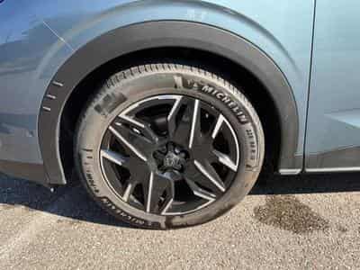 Peugeot 3008 1.2 HYBRID 145 ALLURE E-DCS6 (2025) - Photo 8