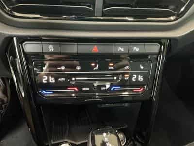 VW T-Roc R-Line Black Edition 1.5 TSI 150 CV DSG7 *PANO* BLACK* CAM * (2025) - Foto 10