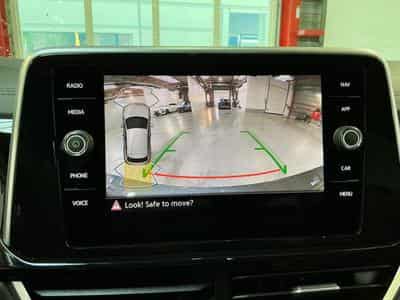 VW T-Roc R-Line 1.5 TSI 150 CV DSG7 *ACC* CAM * HAYON * (2025) - Foto 12