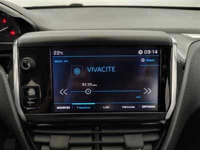 Peugeot 208 1.2i PureTech Signature CARPLAY / PDC / CLIM (2019) - Photo 10