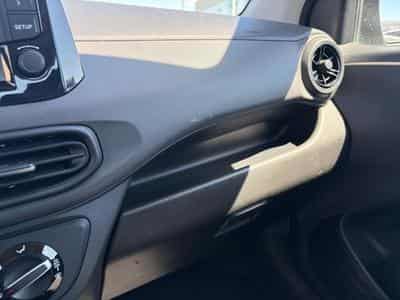 Hyundai i10 1.0 Twist AMT (2023) - Photo 10