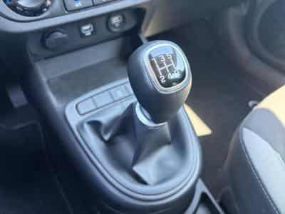 Hyundai i10 1.0 Twist AMT (2023) - Photo 9