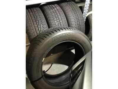 Pneus hiver 18" 225/60 R18 104H (2026) - Photo 1
