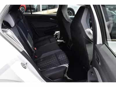 VW Golf 1.5 eTSI R-Line DSG TO ATT RMQ TRAVEL PARK CAM KEYLESS (2024) - Foto 8