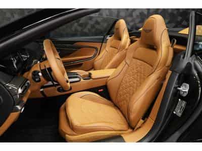 Aston-Martin Vanquish Volante V12 Twin Turbo - Minotaur Green (2026) - Photo 2
