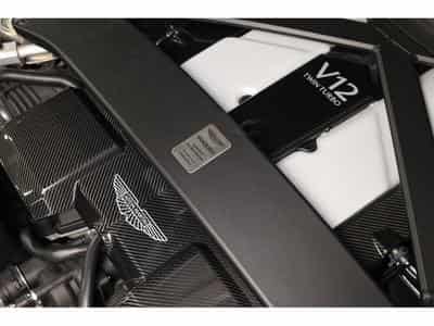Aston-Martin Vanquish Volante V12 Twin Turbo - Minotaur Green (2026) - Photo 3