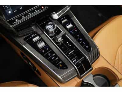 Aston-Martin Vanquish Volante V12 Twin Turbo - Minotaur Green (2026) - Photo 4