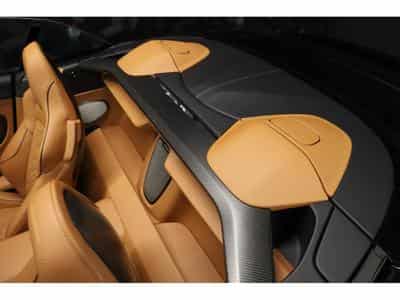 Aston-Martin Vanquish Volante V12 Twin Turbo - Minotaur Green (2026) - Photo 6