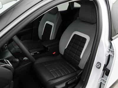Citroën C4 1.2 Hybrid e-DSC6 145 Allure (2026) - Photo 8