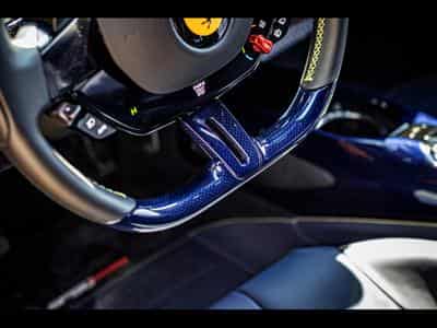 Ferrari SF90 STRADALE GIALLO 3 STRATO CARBONE BLEU (2022) - Photo 15