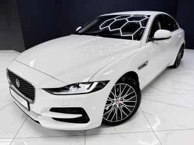 Jaguar XE P300 AWD HSE (2022) - Foto 10