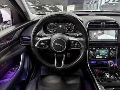 Jaguar XE P300 AWD HSE (2022) - Foto 11