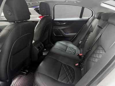 Jaguar XE P300 AWD HSE (2022) - Foto 13
